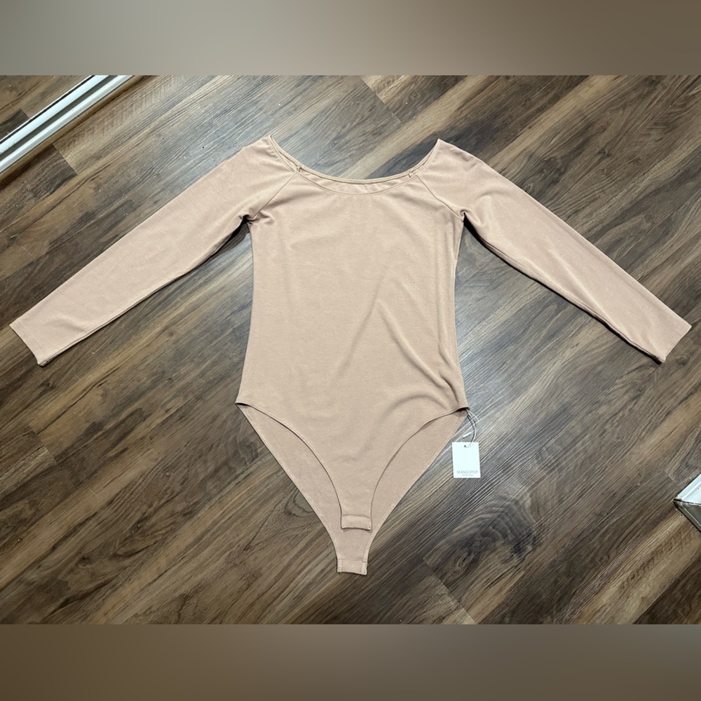 NWT! Off the Shoulder Bodysuit sz L